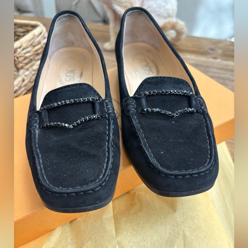 Tod’s women’s Melanie loafer with crystal. Size 6.5